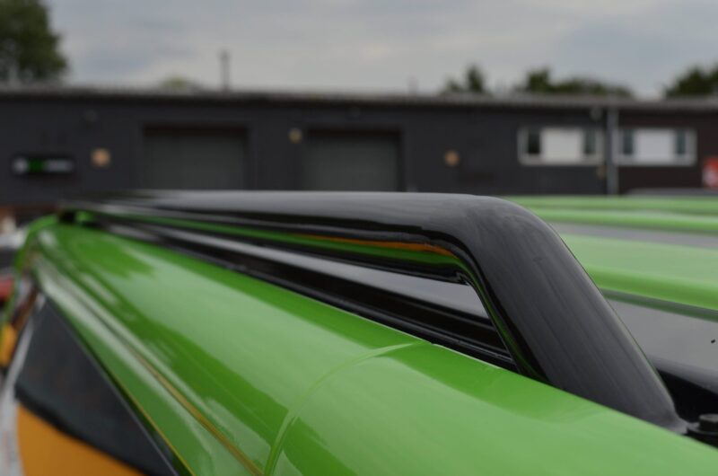 T6 42mm Gloss Black Steel Roof Bars - SWB 3