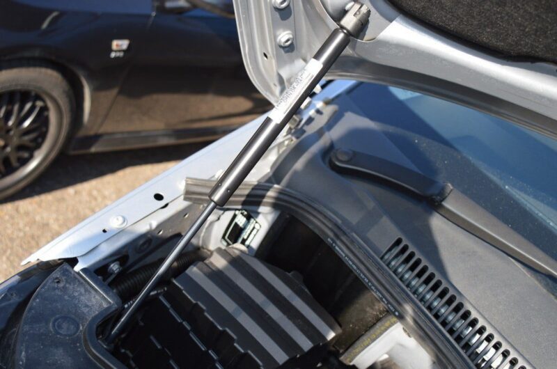 T5:T5.1:T6 Black Bonnet Strut1